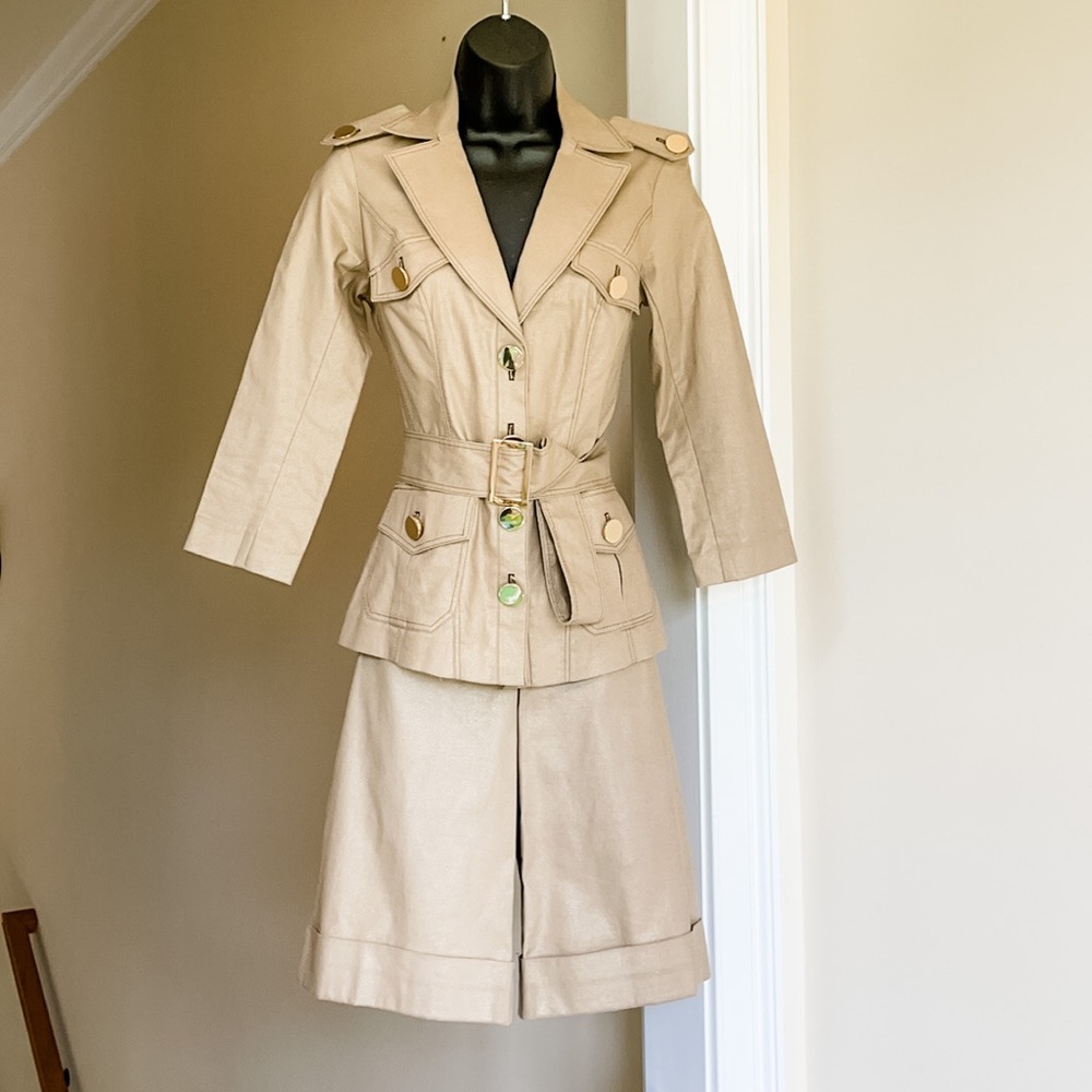 Cache suit top sz S and shorts sz 2 khaki shimmer